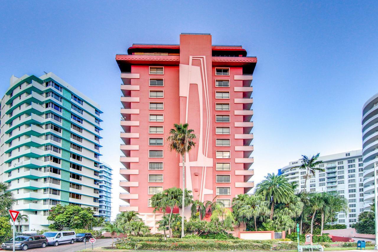 The Alexander: Miami Beach Apartment Room photo