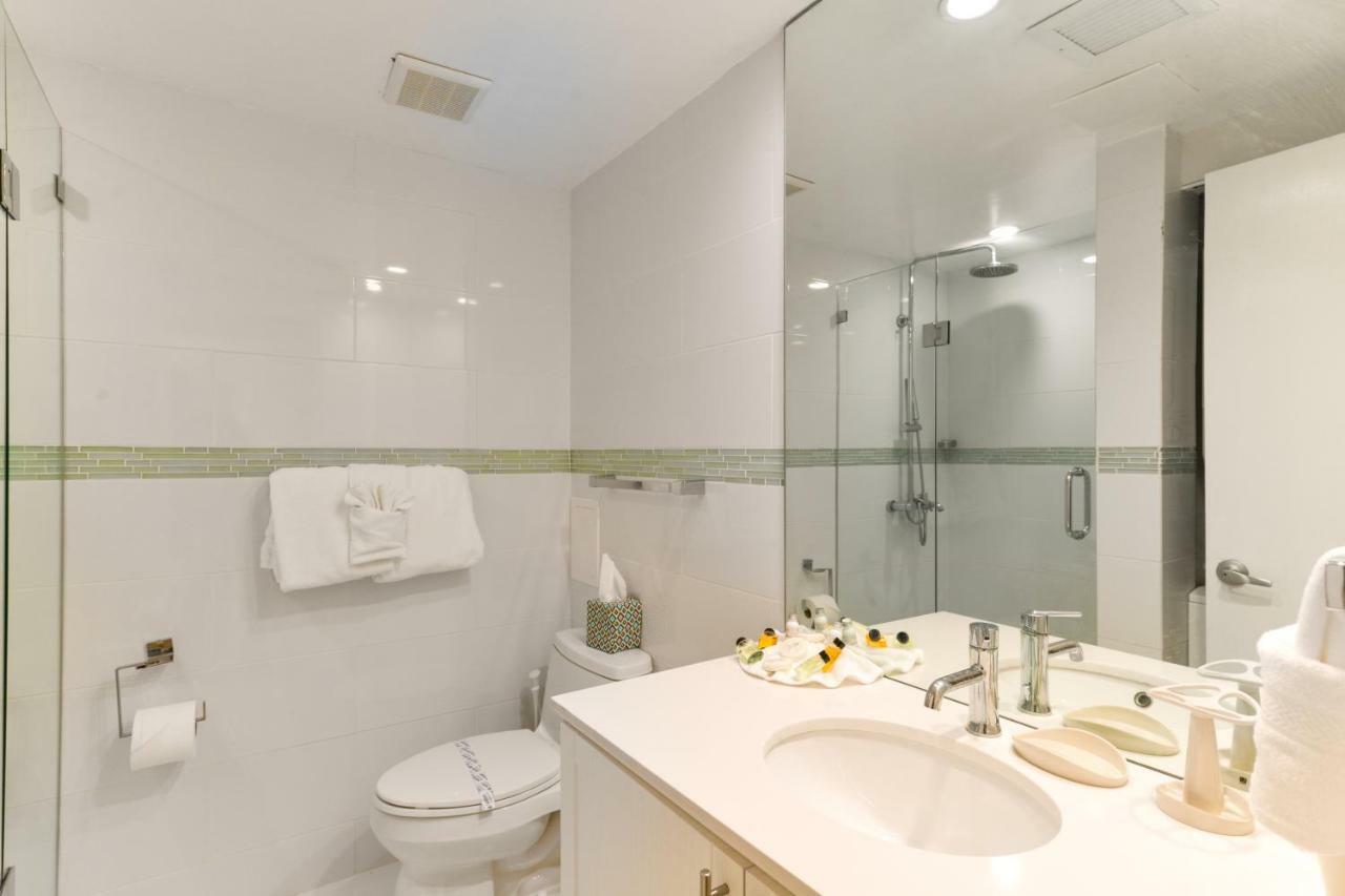 The Alexander: Miami Beach Apartment Room photo